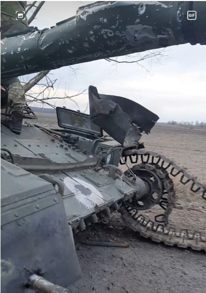 Герой України Віталій Гураль про оборону Чернігівщини: Від 7 до 30 березня постійні обстріли. Перерви по 15 хвилин. Це ешелон боєприпасів. І ще літачок прилітав уночі. А ми стійко трималися 04