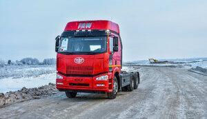 У Росії почали забороняти вантажівки з Китаю