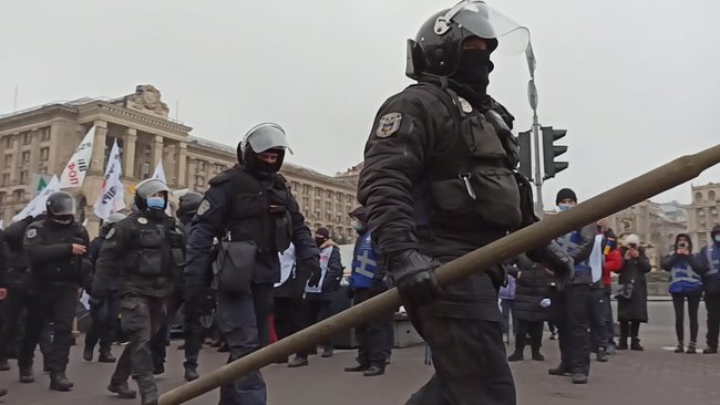ФОПы попытались установить палатки на Майдане Незалежности: между митингующими и правоохранителями произошли стычки 24