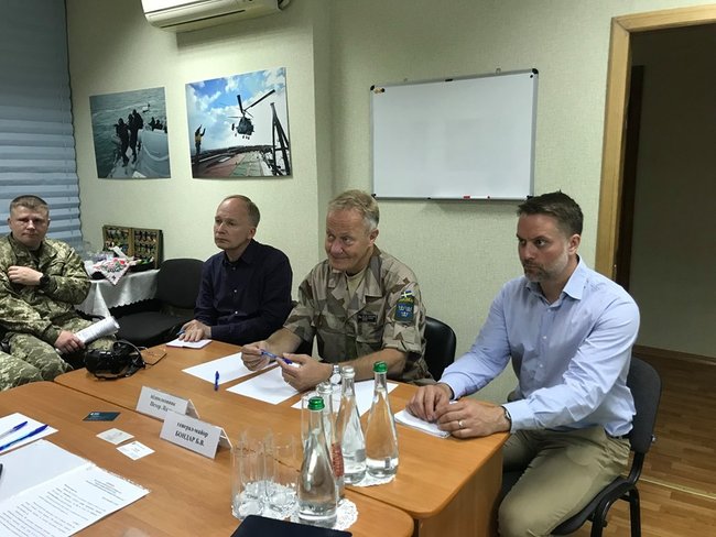Командование ООС провело встречу со шведскими военными 03