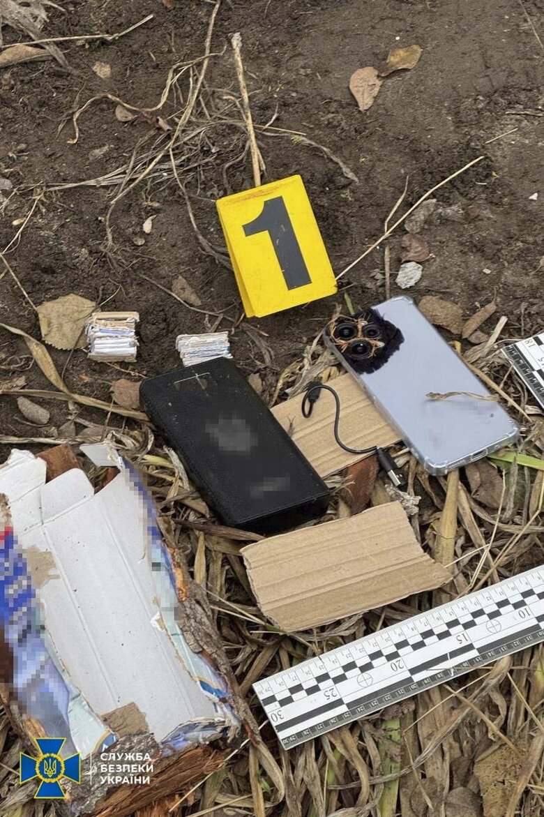 Жінка допомогла РФ підірвати вибухівку біля будинку ветерана