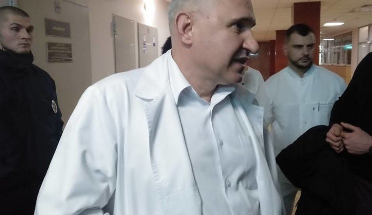 Конфлікт в Інституті серця: охорона заблокувала представників організації С14, ті стверджують, що Тодуров проводив тренінг щодо протидії активістам і журналістам. ФОТОрепортаж