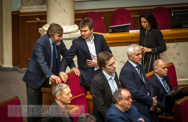 Як минув день у Раді: правоохоронці в сесійній залі, Фейсбук Литвина і Савченко, яка затрималася після засідання 09 Як минув день у Раді: правоохоронці в сесійній залі, Фейсбук Литвина і Савченко, яка затрималася після засідання 09