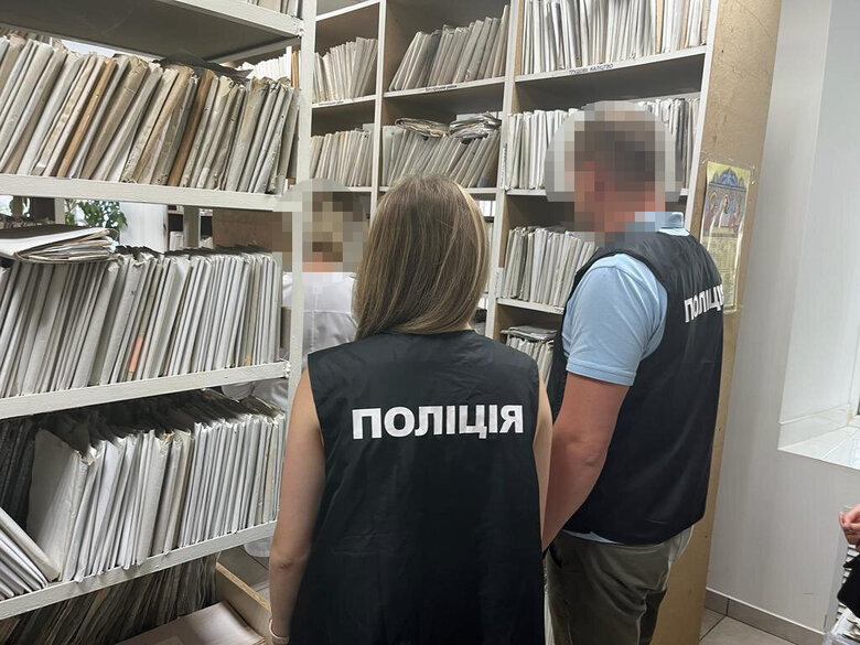 Обыски в ВВК: Нацполиция изъяла более 10 тысяч дел в рамках документирования схем уклонения от призыва 01