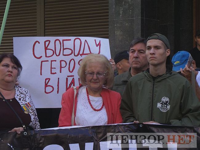 ФСБ+ГПУ=дружба?: активісти пікетують ГПУ проти екстрадиції в РФ Тумгоєва 13