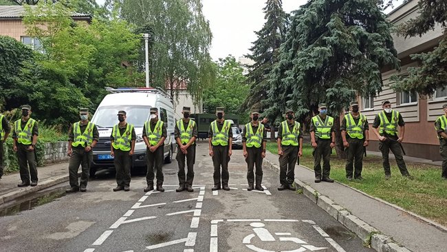 Суд почав підготовче засідання у справі Шеремета: під будівлею відбувається акція на підтримку Антоненка, Дугарь і Кузьменко 16