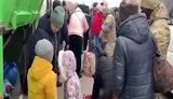 До Запоріжжя прибула колона евакуйованих з області. ВIДЕО