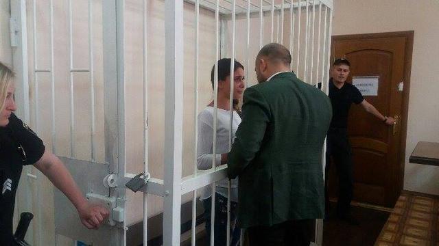 Депутат Поляков пришел в суд взять свою помощницу на поруки 01