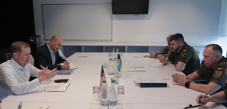 Сирський зустрівся з генералом НАТО Баззардом