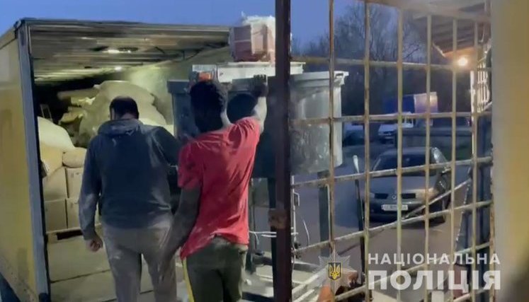 Організовану групу, що виготовляла підроблені продукти харчування, ліквідовано в Дніпрі, - Нацполіція. ВІДЕО+ФОТОрепортаж