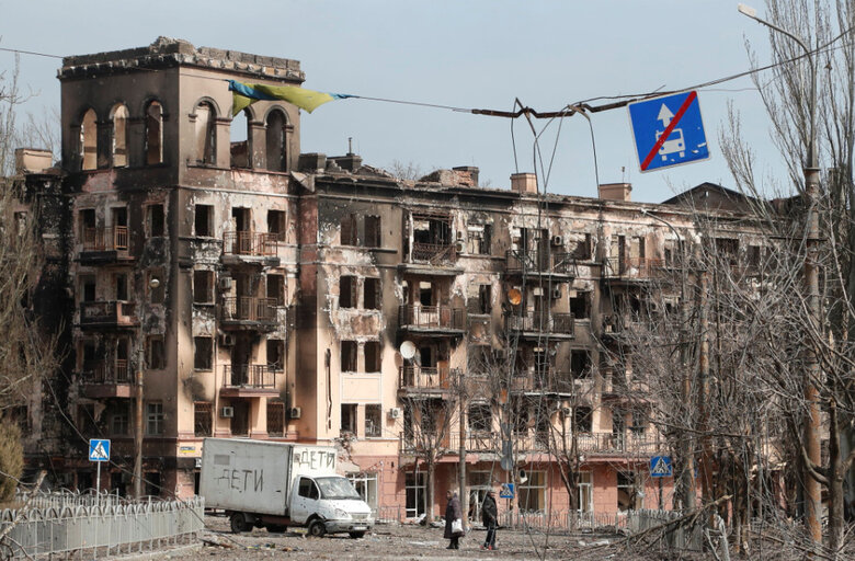 На дороге горели и взрывались автомобили! Люди горели заживо в машинах. Это был ад! - мариупольчанка об ужасах войны в городе 08