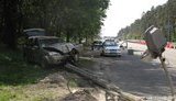 Водитель несколько раз пытался зарезать себя, а потом направил автомобиль на электроопору. ФОТО