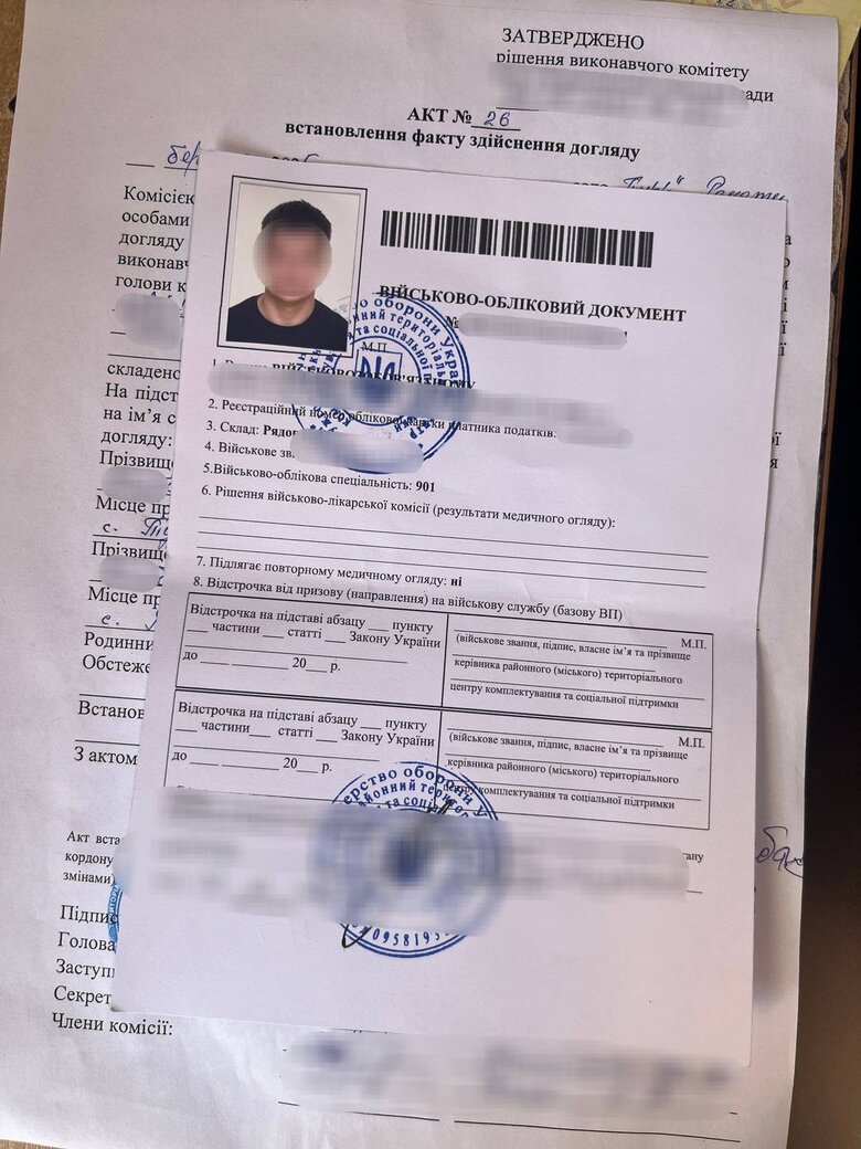 На Закарпатті затримали двох чоловіків з підробленими документами
