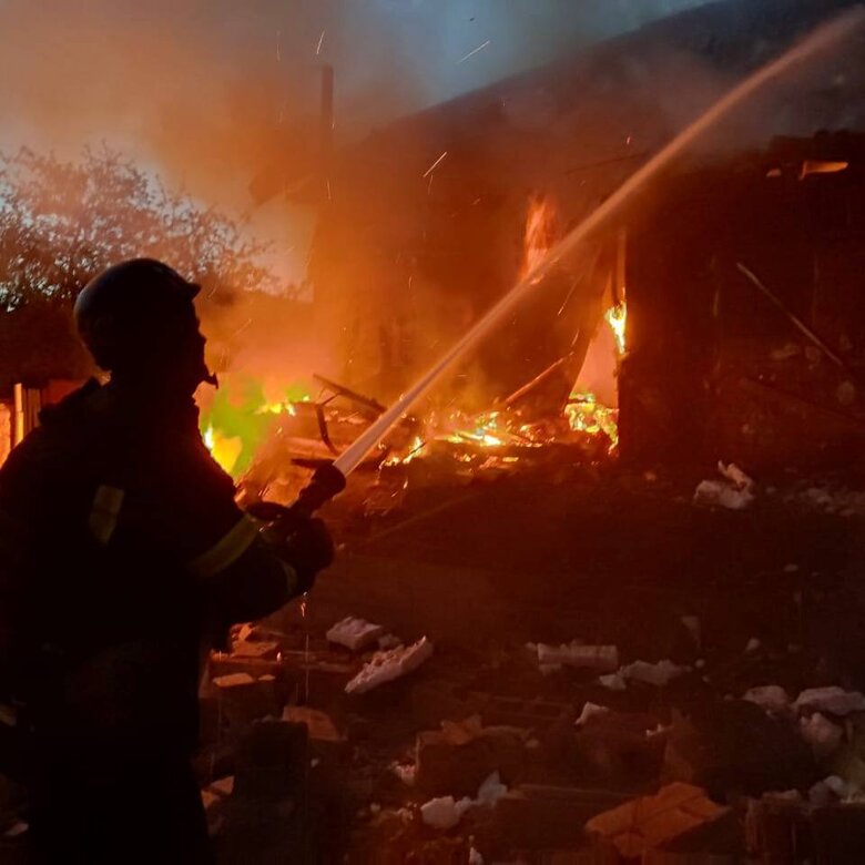 Наслідки атаки шахедів на Нікополь