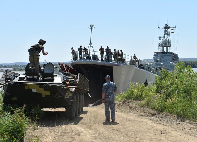 Десантники та військові моряки відпрацювали навчально-бойові завдання в Чорному морі, - Міноборони 01 Десантники та військові моряки відпрацювали навчально-бойові завдання в Чорному морі, - Міноборони 01