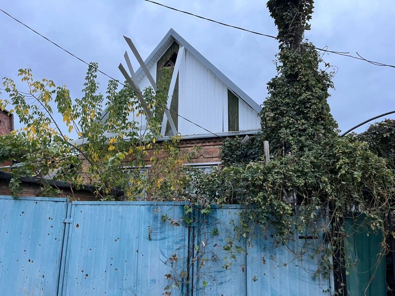 Місце влучання російського снаряда на Нікопольщині