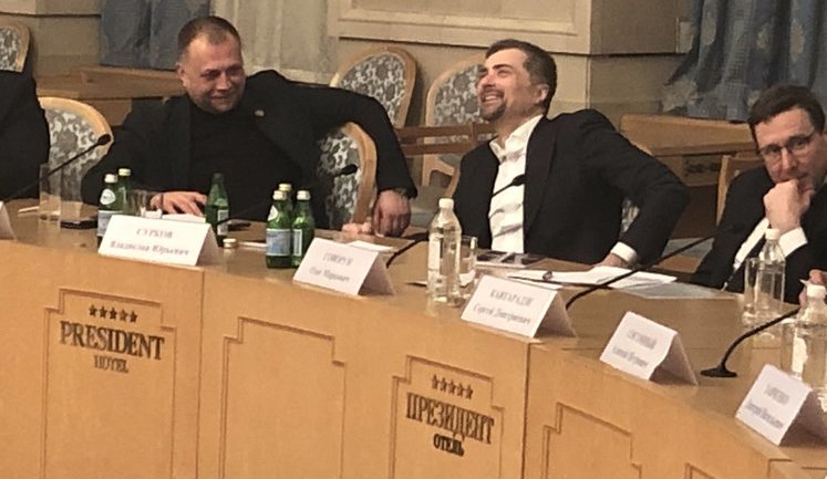 Радник Путіна Сурков прийшов підтримати збіговисько терористів під керівництвом Бородая. ФОТОрепортаж