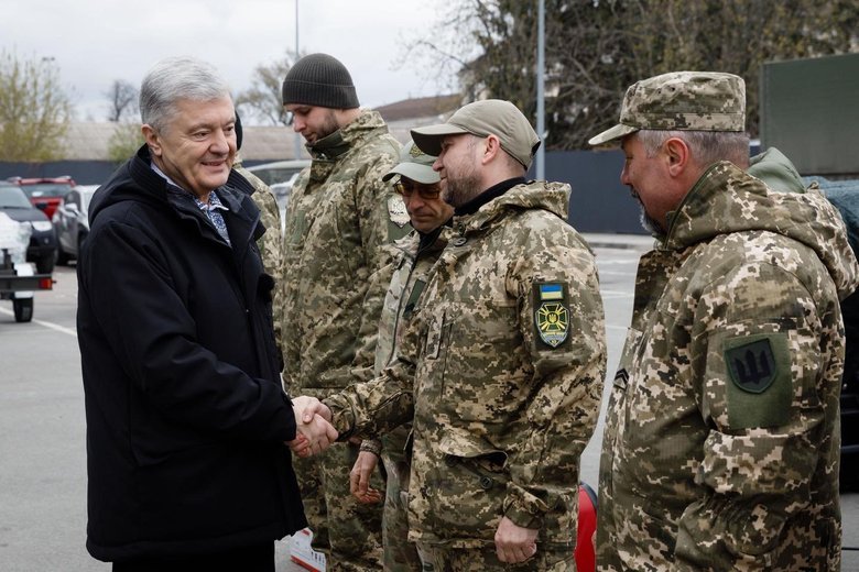 Порошенко передав комплекси Ай-Петрі захисникам