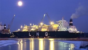 Вперше від початку війни: Ормузькою протокою пройшов танкер із ЗПГ, – Bloomberg