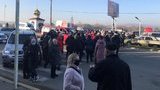 Предприниматели в Черновцах перекрыли дорогу: протестуют против карантина выходного дня. ВИДЕО+ФОТОрепортаж