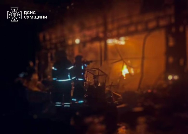 Ворог завдав серії ударів по Сумах: рятувальники працювали на місцях влучань