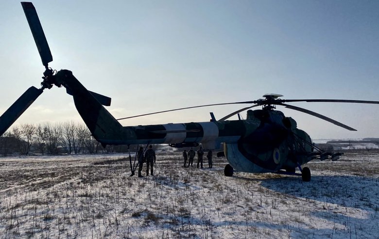 Военные провели в Луганской области учения по аэромедицинской эвакуации раненых 04