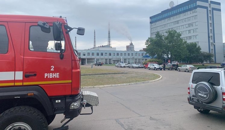 Через НП на "Рівнеазоті" цілодобово моніторять стан повітря. На ранок 21 липня загрози населенню та довкіллю немає, - ДСНС. ФОТО