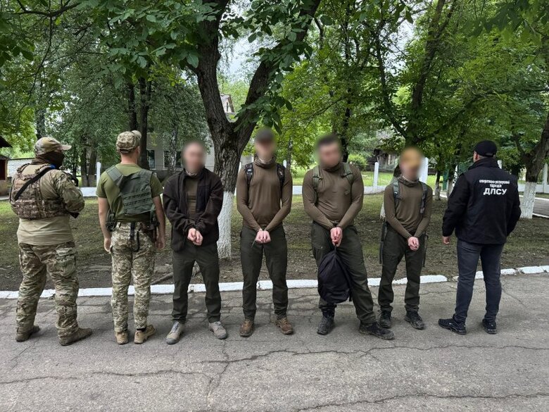 Four draft dodgers detained on the border with Romania