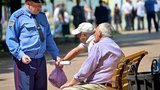 Милиция изгнала отдыхающих из луганского сквера, в связи с приездом Януковича. ФОТОрепортаж