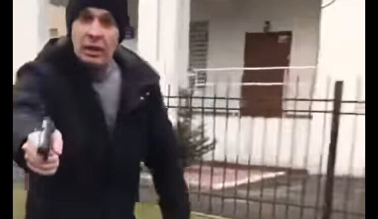 Затримали чоловіка, який погрожував пістолетом працівникам ТЦК на Волині. ВIДЕО