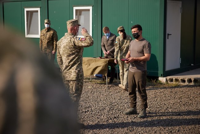 Зеленский побывал в лагере ГУ разведки на Донбассе 06