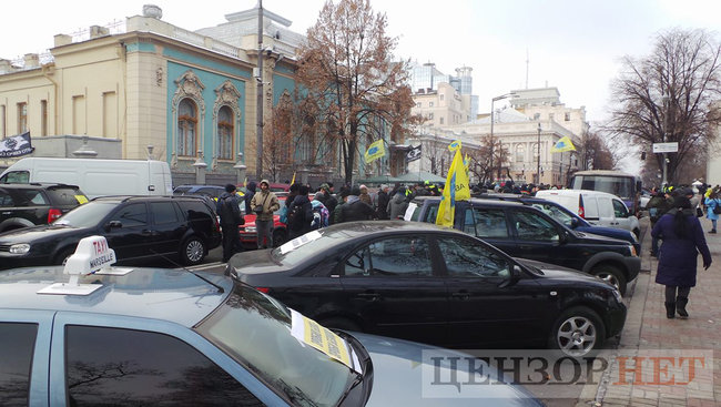 A car is not a luxury - down with excise tax! – Kyiv’s Hrushevskoho Str. blocked by protesting users of foreign-registered cars 13