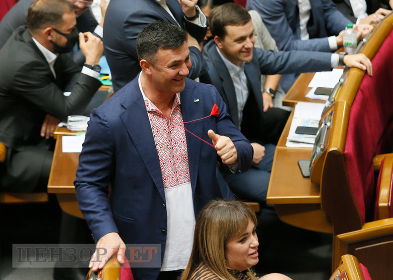 Блокирование трибуны, звонок Стефанчуку, Порошенко и Вирастюк, счастливый Тищенко и потрясенный Арахамия, - работа Рады 23 сентября 04
