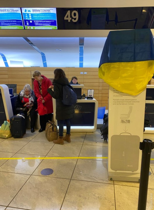 160 украинских туристов уже два дня не могут вылететь из Италии из-за проблем с авиакомпанией 04