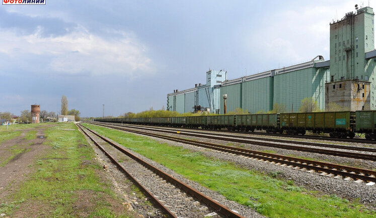 Drones launch massive attack on Rostov region: Tatsynskaya railway station hit. VIDEO