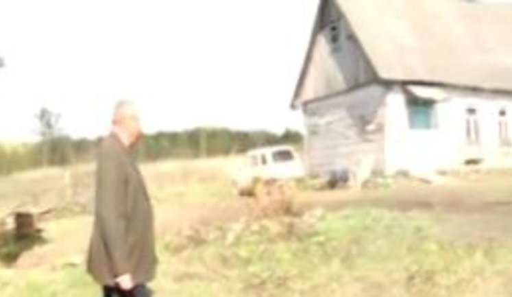 "This is their base - two abandoned huts, pump hoses, Crimean-registered car," - police patrol areas with amber deposits. VIDEO