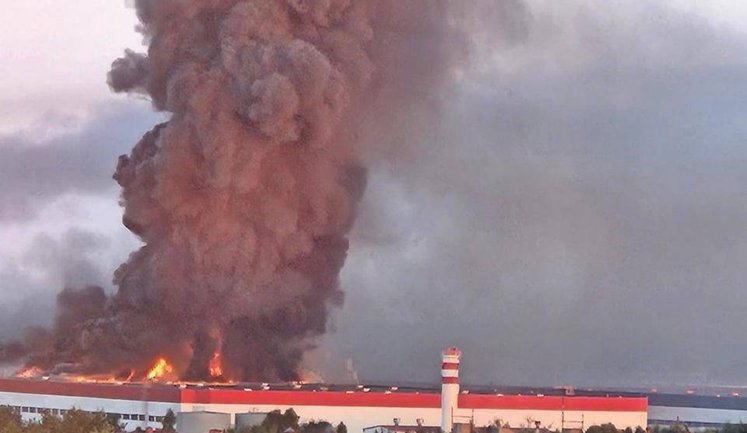 Массированная атака дронов на Подмосковье: поражен один из крупнейших складов Wildberries. ВИДЕО