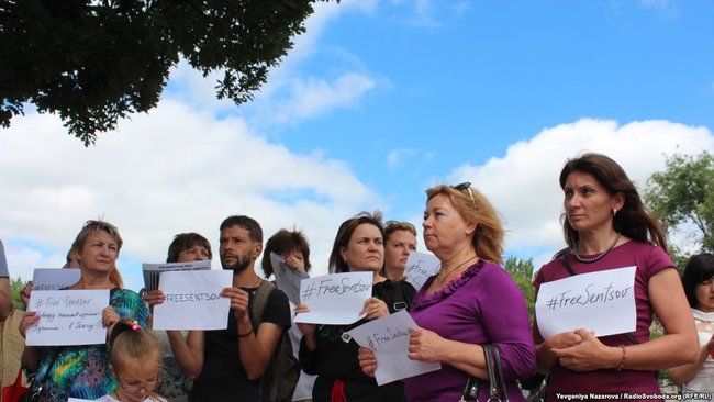 #FreeSentsov. Свободу політвязням! Путіна - в Гаагу! - мешканці Запоріжжя зібралися на підтримку Олега Сенцова 01