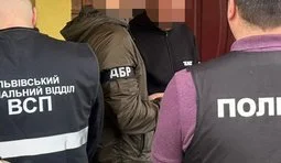ДБР викрило посадовця "Центру пробації", який за $12 тисяч обіцяв допомогти виїхати з ТЦК