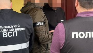 Посадовцю "Центру пробації" загрожує до 5 років тюрми за "викуп" чоловіка з ТЦК за $12 тисяч. ВІДЕО+ФОТОрепортаж