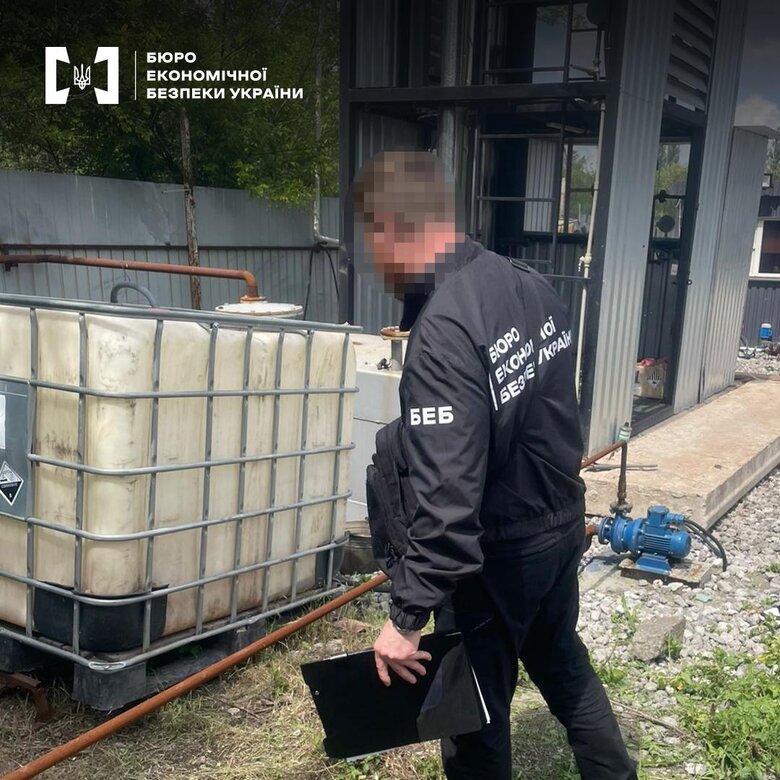 БЕБ викрило нелегальний НПЗ у Кривому Розі