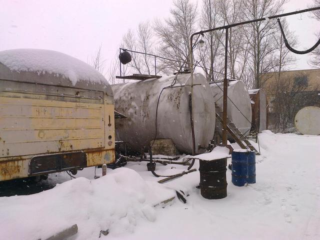 Налоговики ликвидировали незаконную заправку на Луганщине 04