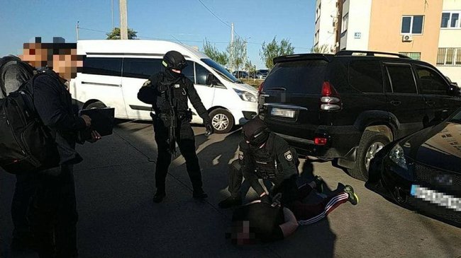 Правоохоронці в Одесі накрили бордель, організований поліцейським 01