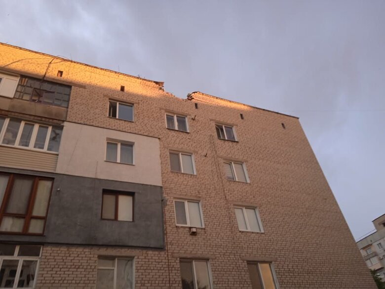 Оккупанты в течение нескольких часов били по инфраструктуре Орехова на Запорожье: Разрушены дома и дороги 08 Оккупанты в течение нескольких часов били по инфраструктуре Орехова на Запорожье: Разрушены дома и дороги 08