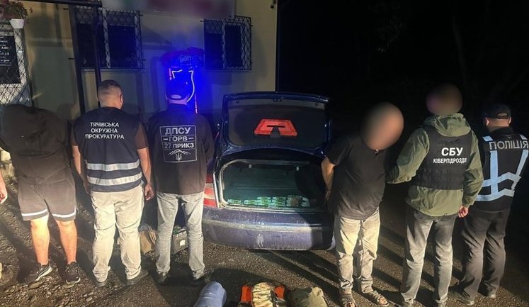 Таксист з Волині планував переправити в Румунію жителя Вінниччини. ФОТОрепортаж