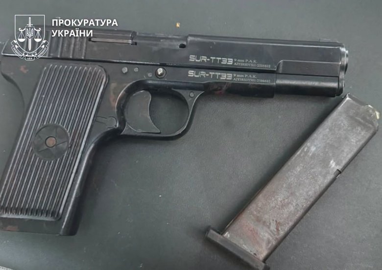 В Ивано-Франковске мужчина из-за ревности избил девушку и выстрелил в прохожего