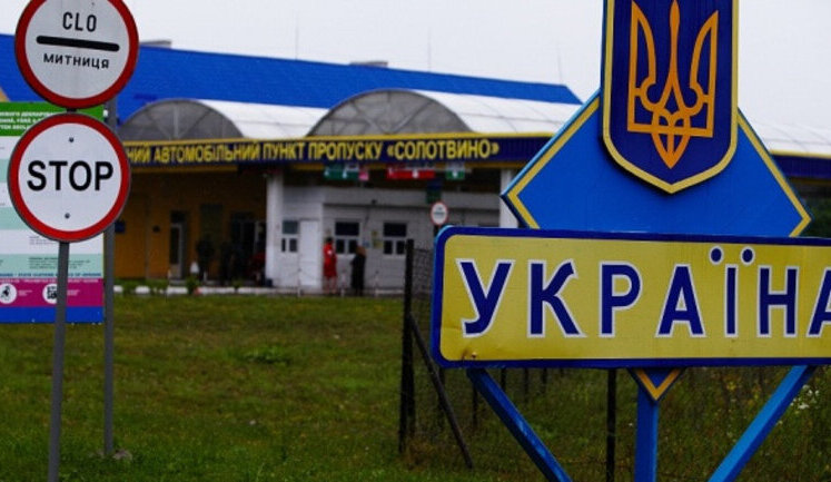 They tried to transport almost ton of contraband to Ukraine by bus. When it was discovered, drivers almost ran away with belongings of passengers. VIDEO&PHOTOS