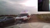 Кортеж Медведева снес автомобиль на обочине с женщиной и ребенком: "Мы бы ей устроили 37-й год...". ВИДЕО.