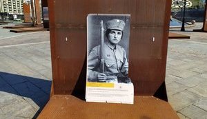 У центрі Києва вандали зіпсували виставку музею Революції Гідності. ФОТОрепортаж