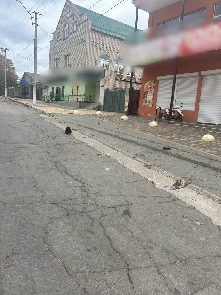 Occupiers dropped explosives from UAV on car in Beryslav, woman was killed, there are injured 01